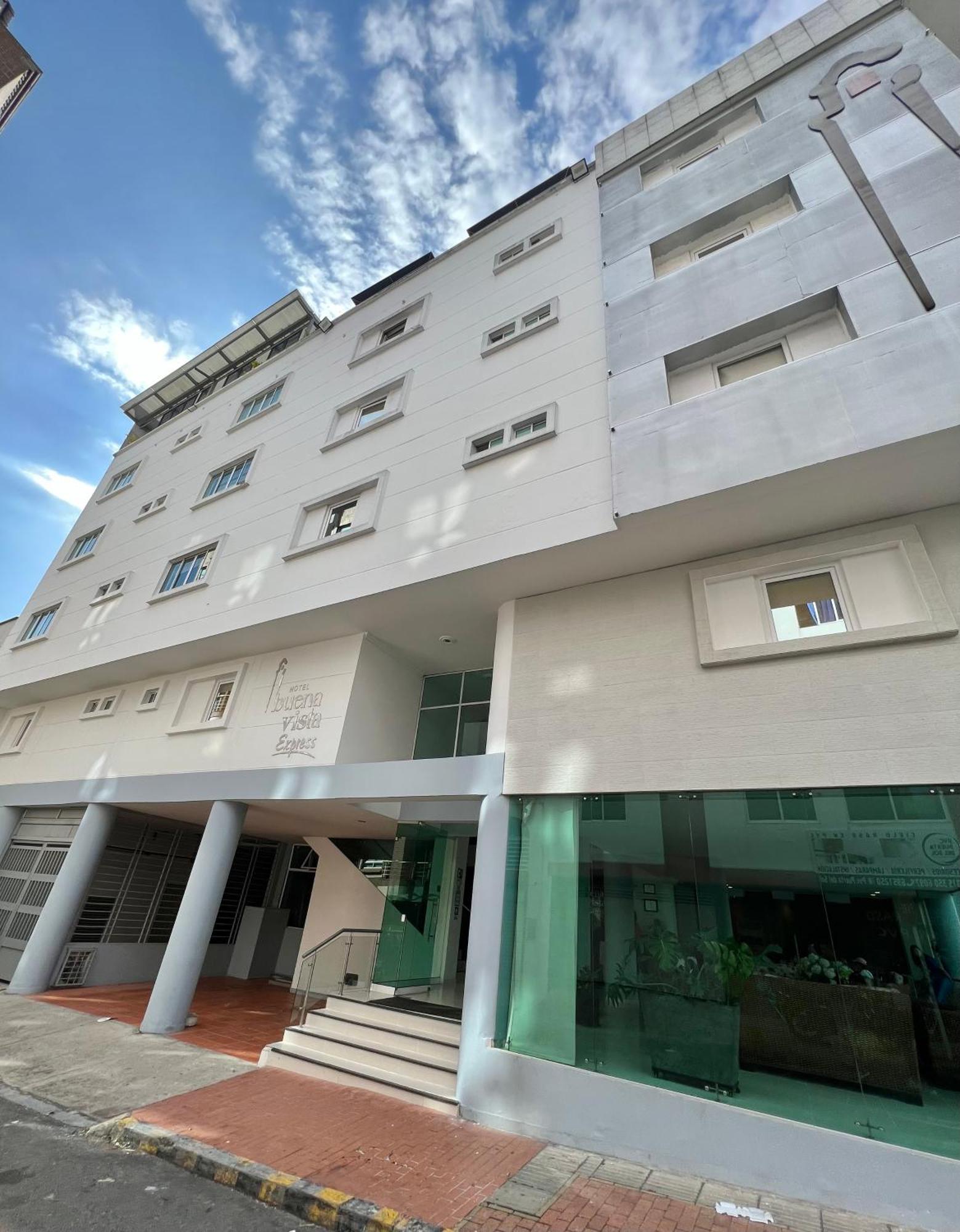Hotel Buena Vista Express بوكارامانغا المظهر الخارجي الصورة